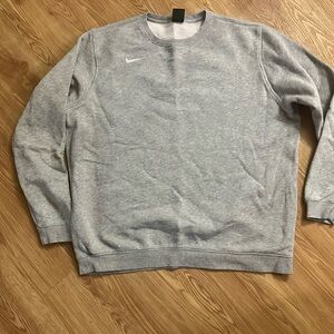 Men’s gray xl Nike crew neck fleece.